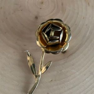 Flower pin gold vintage metal material